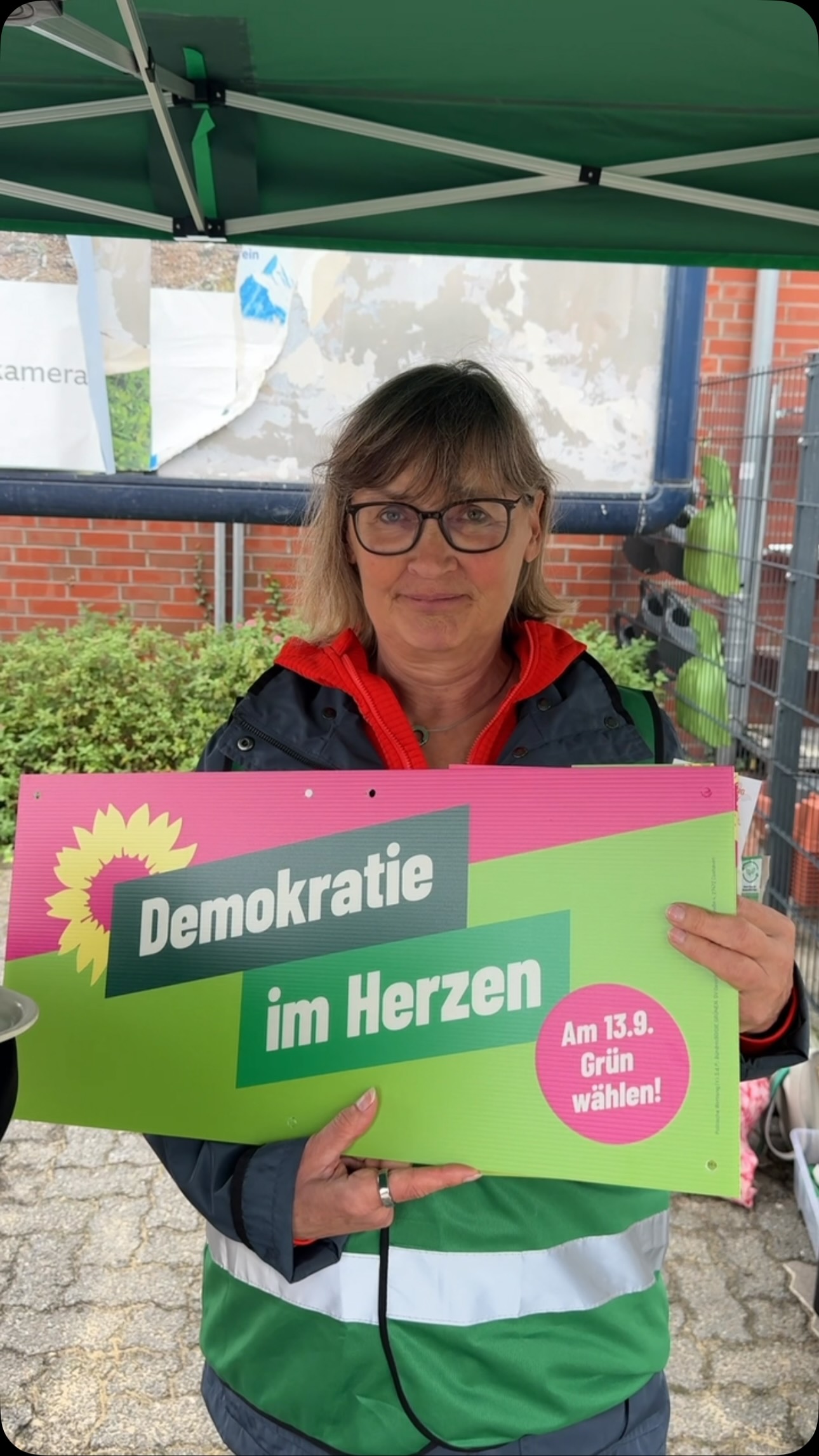Für unsere Demokratie zählt diesmal wirklich jede Stimme 🗳️. Deshalb bitten wir Sie und Euch um 3 ❌❌❌ für 🌻…
